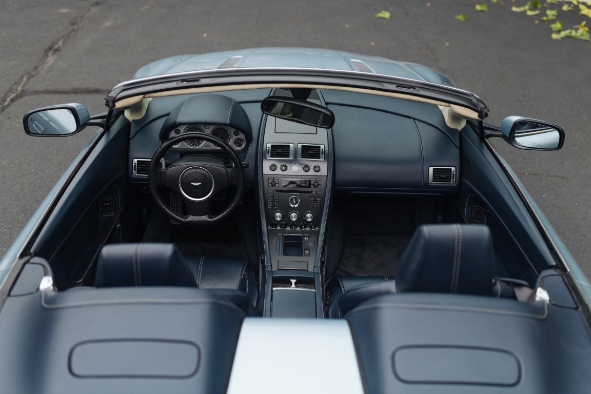 Aston Martin Vantage Roadster V8 Vantage Roadster (Automatic)